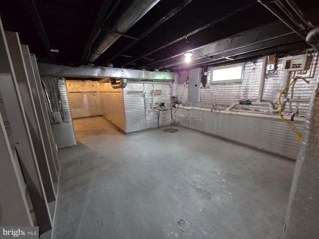 700 CLONMELL RD, Paulsboro, NJ 08066