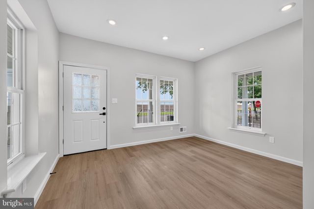 700 CLONMELL RD, Paulsboro, NJ 08066