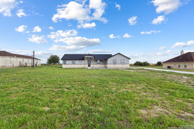 113 Carrizo Ranch, Floresville, TX 78114