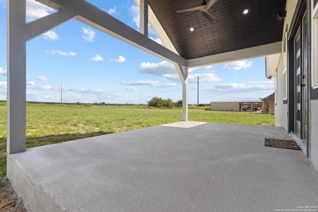 113 Carrizo Ranch, Floresville, TX 78114