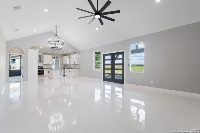 113 Carrizo Ranch, Floresville, TX 78114