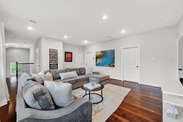 127 Gershwin Drive, Houston, TX 77079