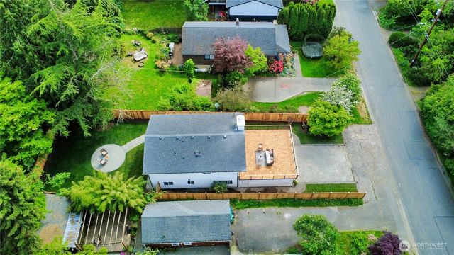 9526 7th Avenue NW, Seattle, WA 98117