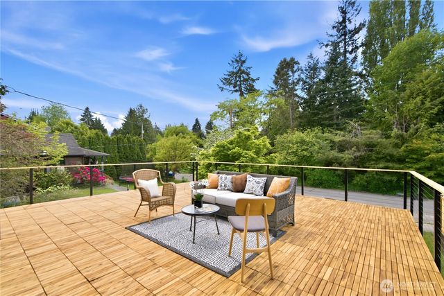 9526 7th Avenue NW, Seattle, WA 98117