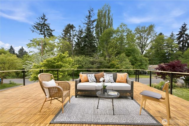 9526 7th Avenue NW, Seattle, WA 98117