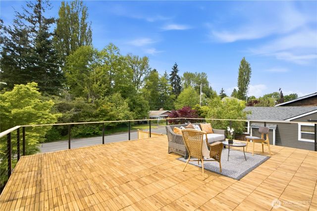 9526 7th Avenue NW, Seattle, WA 98117