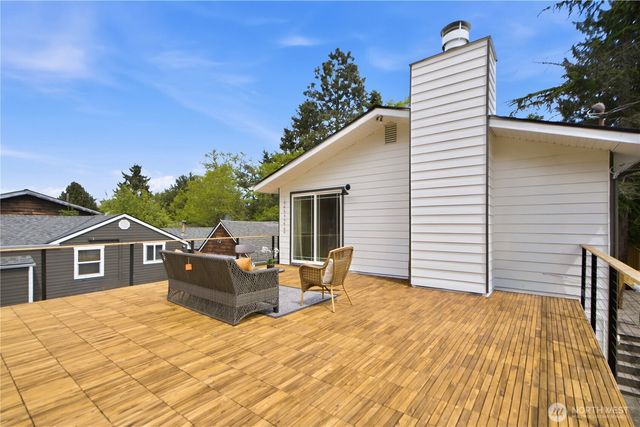 9526 7th Avenue NW, Seattle, WA 98117