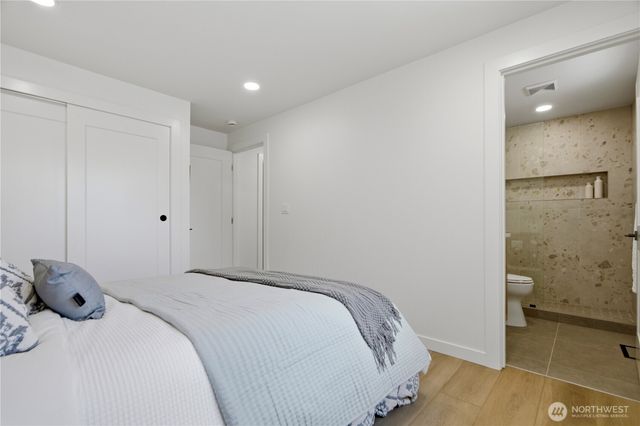 9526 7th Avenue NW, Seattle, WA 98117