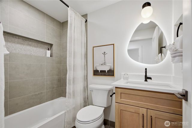 9526 7th Avenue NW, Seattle, WA 98117