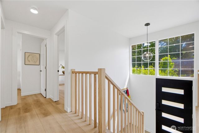 9526 7th Avenue NW, Seattle, WA 98117