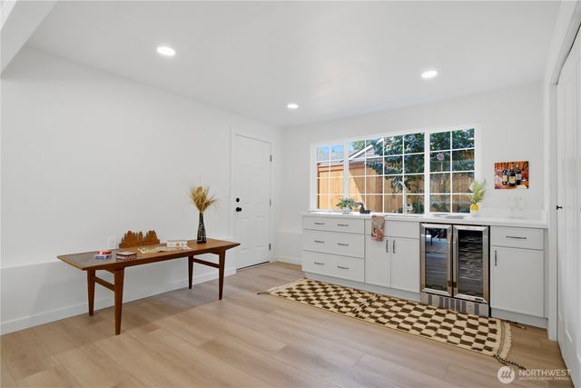9526 7th Avenue NW, Seattle, WA 98117