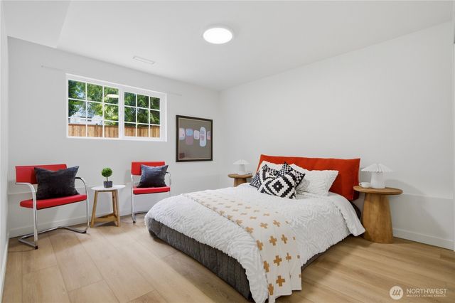 9526 7th Avenue NW, Seattle, WA 98117