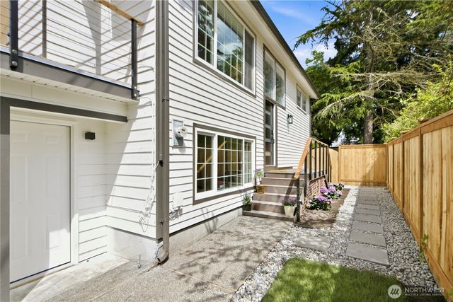 9526 7th Avenue NW, Seattle, WA 98117