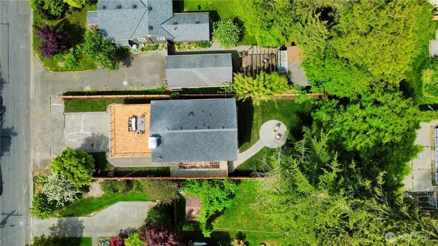 9526 7th Avenue NW, Seattle, WA 98117