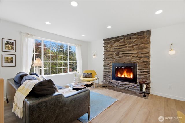 9526 7th Avenue NW, Seattle, WA 98117