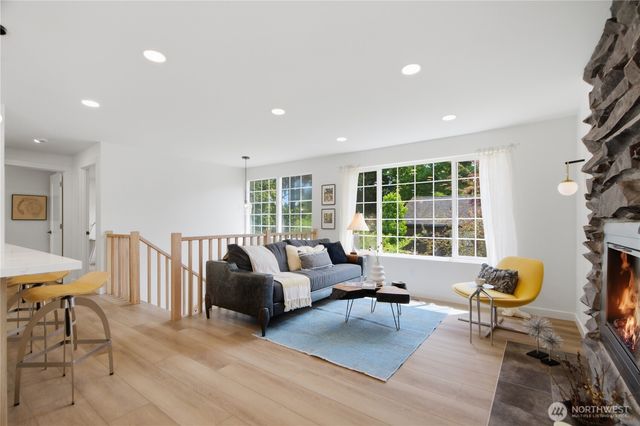 9526 7th Avenue NW, Seattle, WA 98117