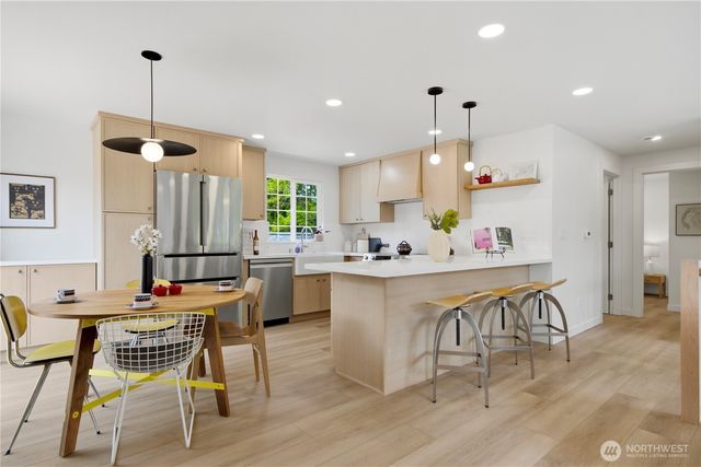 9526 7th Avenue NW, Seattle, WA 98117