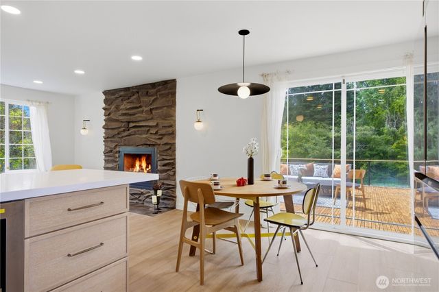 9526 7th Avenue NW, Seattle, WA 98117