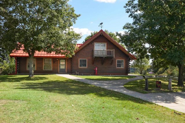 8580 Roelke Road, Blue Mounds, MT 53517