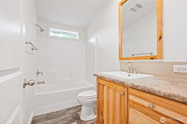 1728 Spirit Lake Highway, Castle Rock, WA 98611