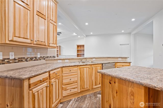 1728 Spirit Lake Highway, Castle Rock, WA 98611