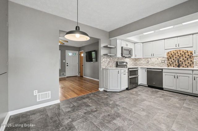 6808 Bebe Ct, Louisville, KY 40219