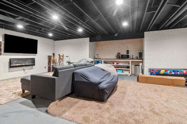 N1586 Washington AVENUE, Lake Geneva, WI 53147