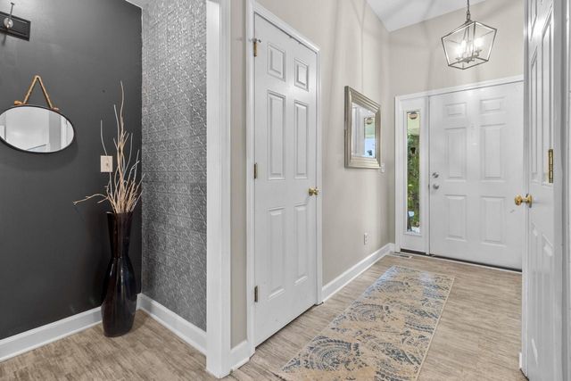 N1586 Washington AVENUE, Lake Geneva, WI 53147