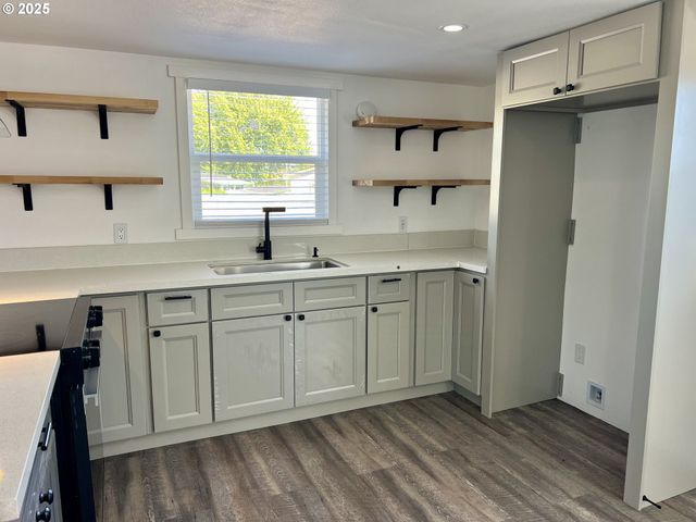 620 Se 2ND Ave, Canby, OR 97013