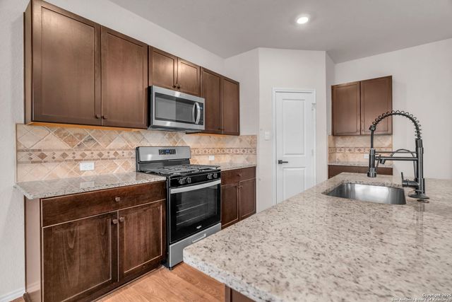 105 Honors, Floresville, TX 78114