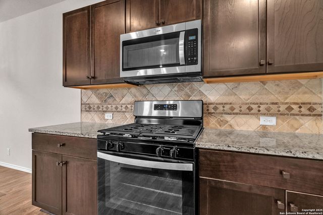 105 Honors, Floresville, TX 78114