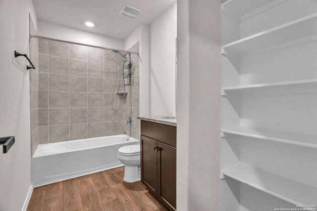 105 Honors, Floresville, TX 78114