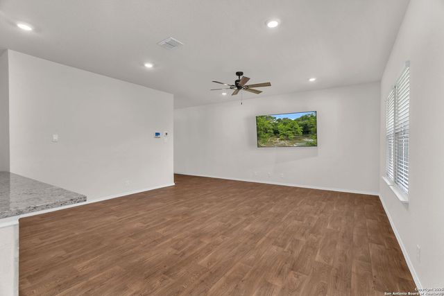 105 Honors, Floresville, TX 78114