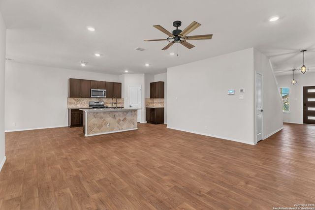 105 Honors, Floresville, TX 78114