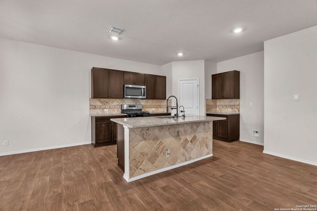 105 Honors, Floresville, TX 78114