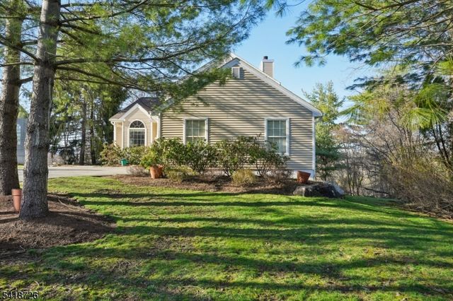 15 Ryan Ln, Lincoln Park Boro, NJ 07035