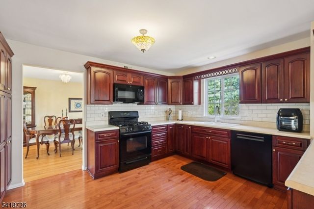 15 Ryan Ln, Lincoln Park Boro, NJ 07035