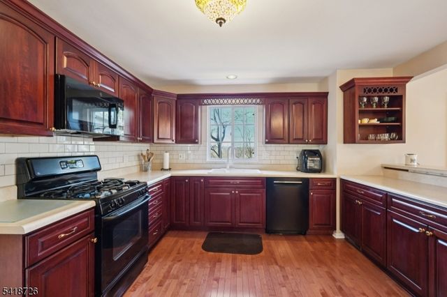 15 Ryan Ln, Lincoln Park Boro, NJ 07035