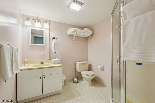 15 Ryan Ln, Lincoln Park Boro, NJ 07035