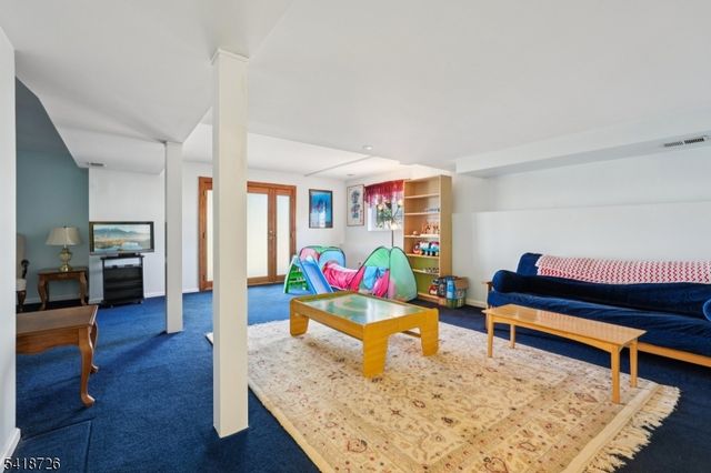 15 Ryan Ln, Lincoln Park Boro, NJ 07035