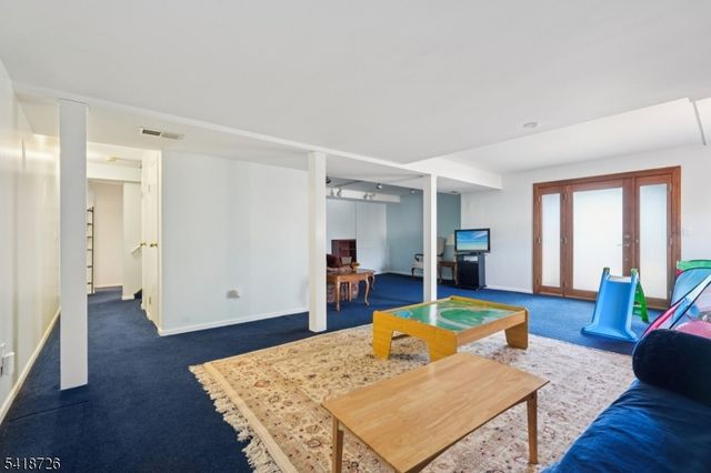 15 Ryan Ln, Lincoln Park Boro, NJ 07035