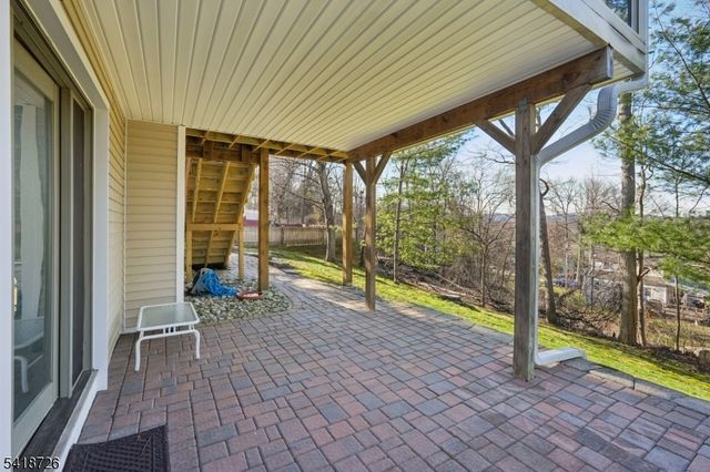 15 Ryan Ln, Lincoln Park Boro, NJ 07035