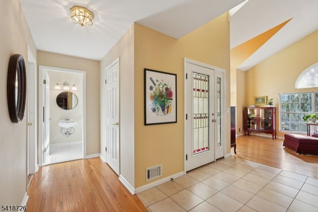 15 Ryan Ln, Lincoln Park Boro, NJ 07035