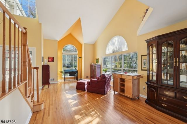 15 Ryan Ln, Lincoln Park Boro, NJ 07035