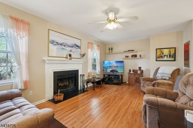 15 Ryan Ln, Lincoln Park Boro, NJ 07035