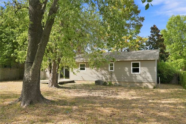 2303 Woodland Avenue, Springdale, AR 72762