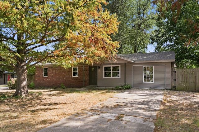 2303 Woodland Avenue, Springdale, AR 72762
