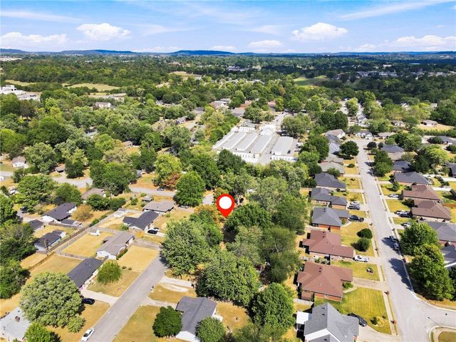 2303 Woodland Avenue, Springdale, AR 72762