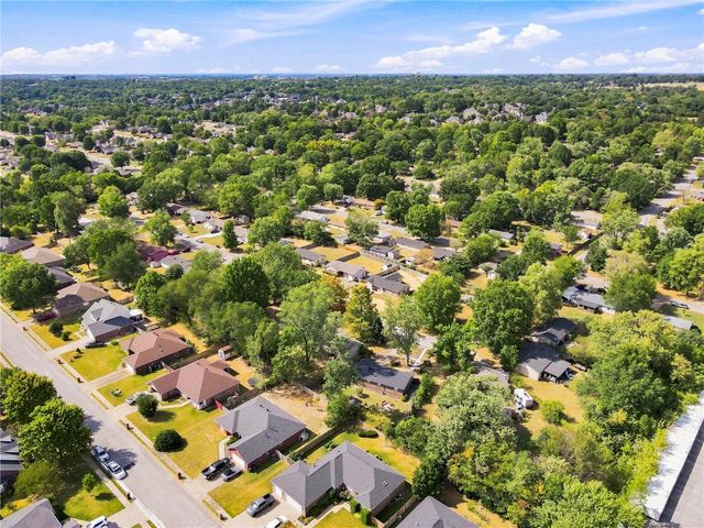 2303 Woodland Avenue, Springdale, AR 72762