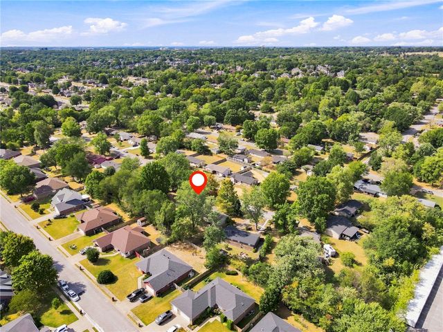 2303 Woodland Avenue, Springdale, AR 72762